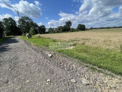 W otoczeniu blisko stawów ,lasu i rzeki .Tułowice