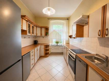 70m2 / 3 pokoje / PARTER - w ładnej kamienicy