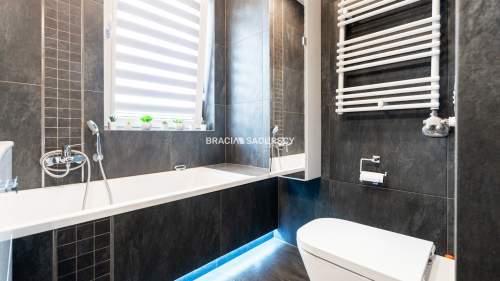 83m2 238m2 ogródek dwa m. postojowe