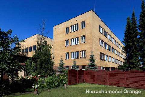 Duży kompleks budynków pod działalność gospodarczą