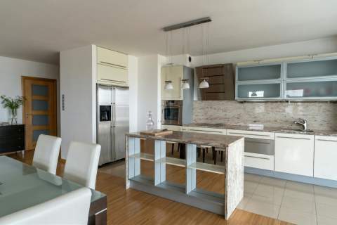 Apartament z panoramicznym widokiem na Warszawę