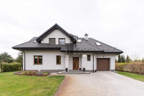 Dom wolnostojący 186 m2 duża działka 1603 m2