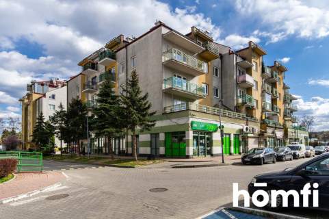 Świeżo wyremontowane z balkonem do wejścia