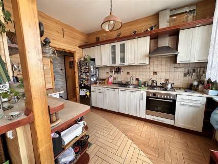 Kamienica 3 pok Pl. Szembeka