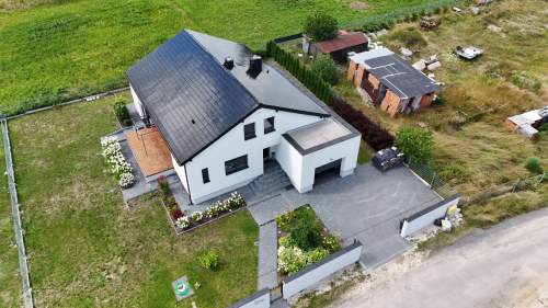 Nowoczesny parterowy dom z klasą w cichej widokowej okolicy