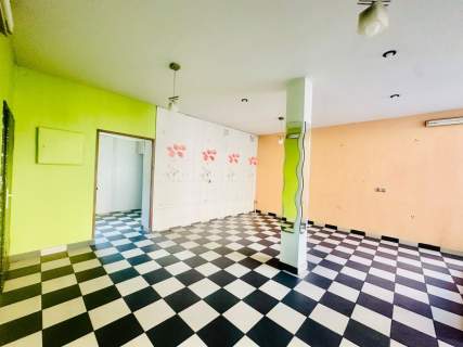 Lokal 60 m z witrynami blisko centrum Strzelina