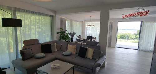 100 metrowy apartament między morzem, a jeziorem.