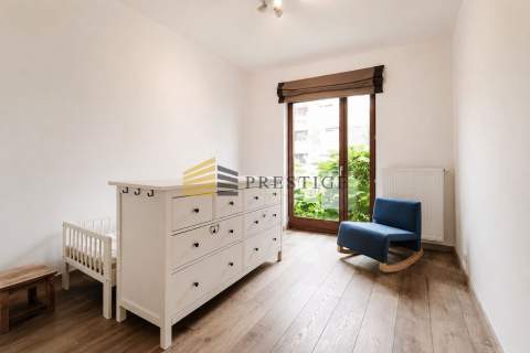  Elegant 3-Bedroom Apartment near Mokotów Park 