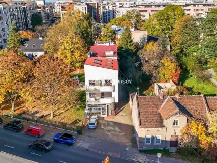 Lokal mieszkalno-usługowy w centrum.