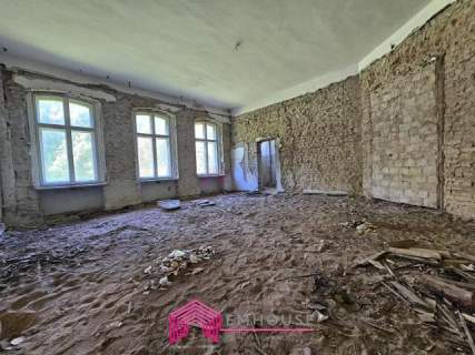 Zamieszkaj w historii. Mieszkanie 132,51 w XIX wiecznym pałacyku.