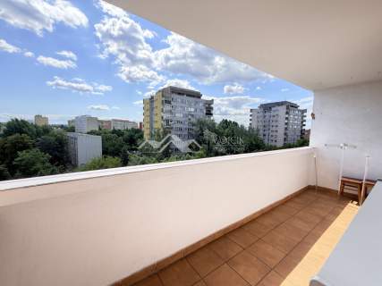 Naprzeciw Sky Tower/balkon/pokoje od podwórza