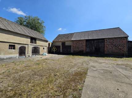 Siedlisko - Mórka / Śrem. Dom budynki gosp.