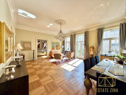 Przestronny apartament z balkonem w Kamienicy