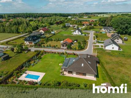 Piękny, inteligentny dom wolnostojący z basenem