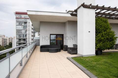 4 pok apartament na ost piętrze z tarasem 160 mkw
