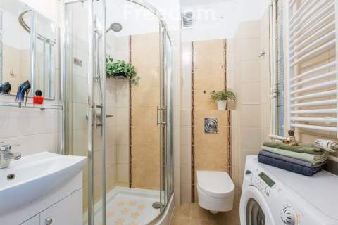 Kawalerka 23,80 m2 z oddzielną kuchnią.