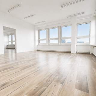 Lokal biurowy/usługowy 59 m , 4 piętro z windą
