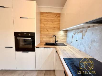 3 pokoje 65 m 2 Balkony Garaż Bajeczna