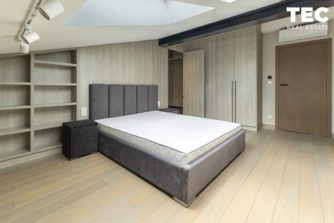 Dwupoziomowy apartament premium z widok na Wawel