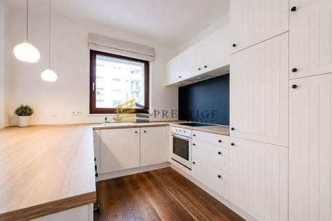  Elegant 3-Bedroom Apartment near Mokotów Park 