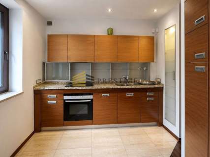 Dwupoziomowy apartament z ogródkiem Wilanów Garaż