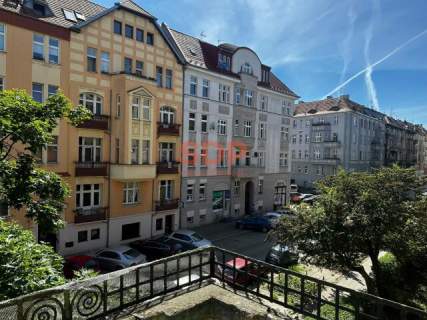 4-pokojowe mieszkanie z 2 balkonami w centrum miasta 2 piwnice
