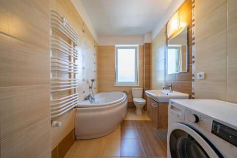 3 pokoje duży balkon hala garażowa piwnica