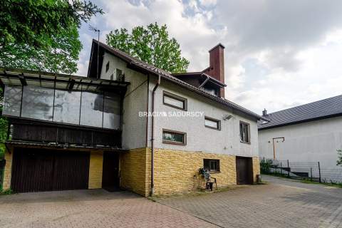 Dom z garażem, w ciszy i spokoju. Świątniki Górne.