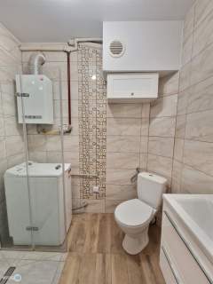 2 pokoje z balkonem na 1 piętrze piwnica,strych