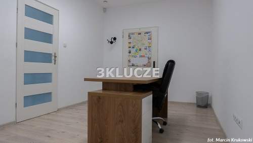 Lokal biurowy 42 m2 na parterze, miejsca postojowe