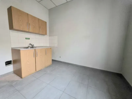 Lokal z witryną i parkingiem, Lwowska 190 m2