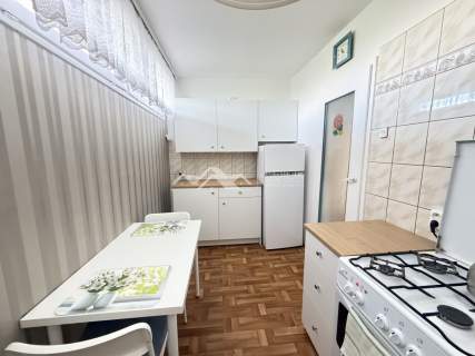 Naprzeciw Sky Tower/balkon/pokoje od podwórza