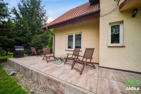 Posiadłość 200m2 z Własnym Stawem i Linią Lasu 1ha