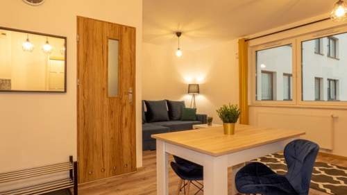 Duża kawalerka, 32 m2, garaż - Legnicka 59