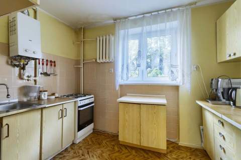 3pokoje,niskie piętro,blisko szkoła i PKP