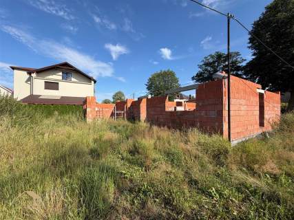 Duża działka 5283 m z rozpoczętą budową