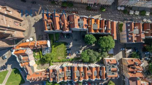 Gdańsk Piwna, zadbana kamienica, miejsce postojowe