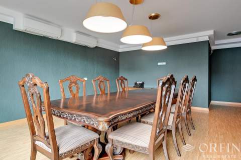 Apartament zaadoptowany na kancelarię w Transatlan