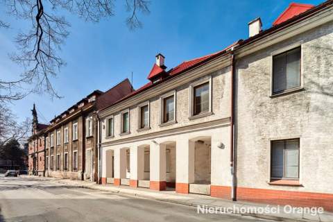 Budynek biurowo-usługowy przy Parku Centralnym