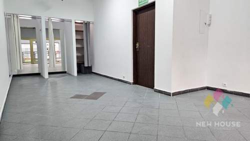 30 m2, pod działalność handlową, usług.