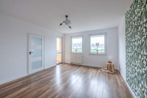 DUŻY BALKON JASNE DOBRZE SKOMUNIKOWANE