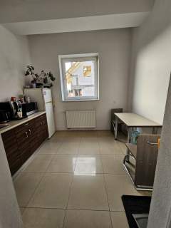 Loakl parterowy, parking, niezależne wejście 115m2