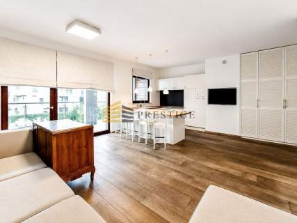  Elegant 3-Bedroom Apartment near Mokotów Park 