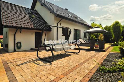 Sprzedam komfortowy dom w Kliniskach.