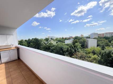 Naprzeciw Sky Tower/balkon/pokoje od podwórza