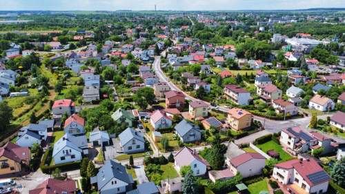 Urokliwy i funkcjonalny dom w Centrum Jędrzejowa.