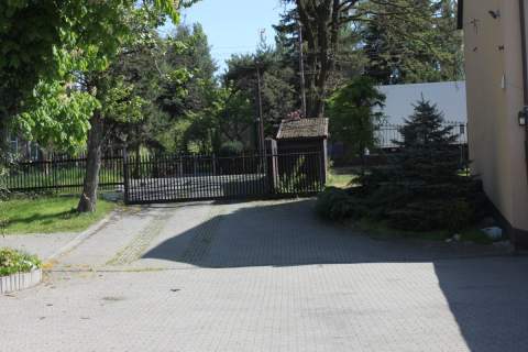DOM z częścią handlowo-usługową DUŻA działka inwe