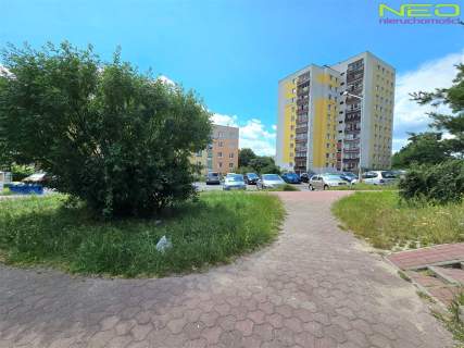 Lokal handlowy w sercu osiedla z parkingiem