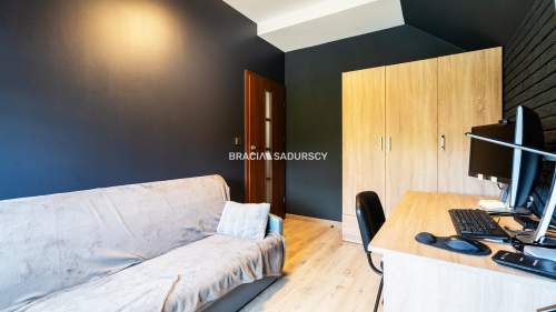 83m2 238m2 ogródek dwa m. postojowe