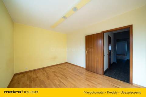 Apartament - 4 pokoje z garażem i balkonem